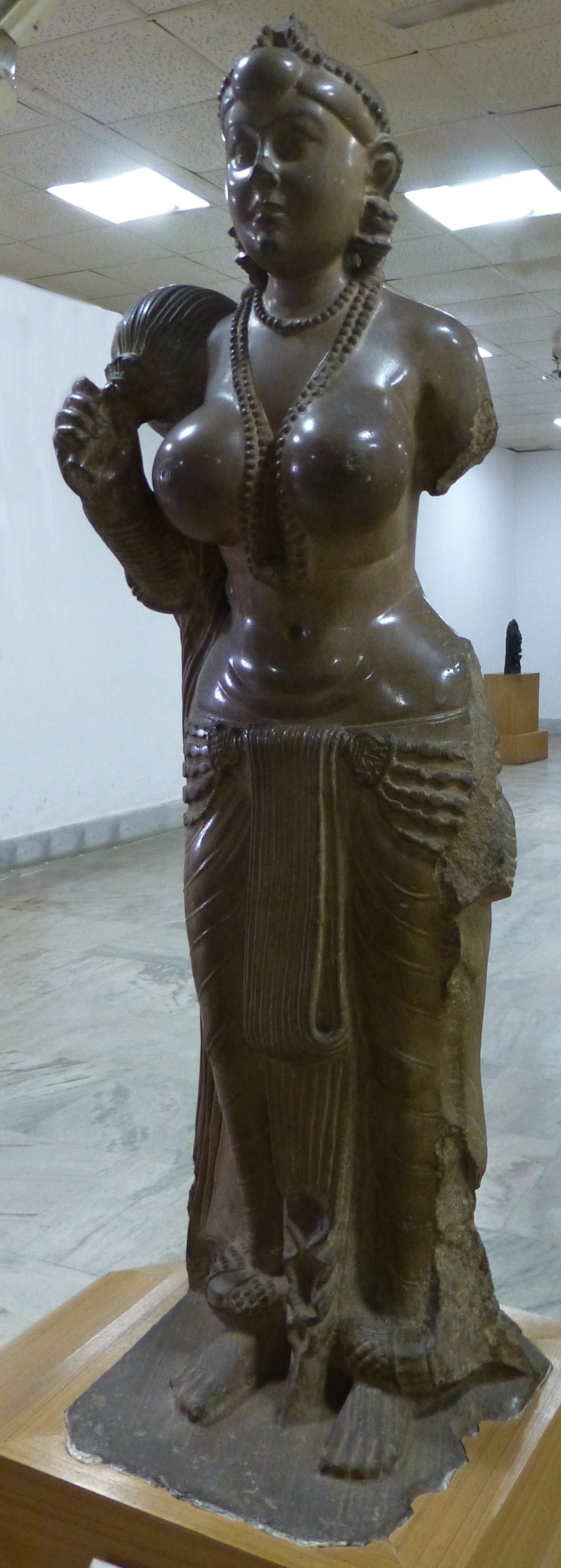 Didarganj-Yakshi-3bc-Patna.jpg