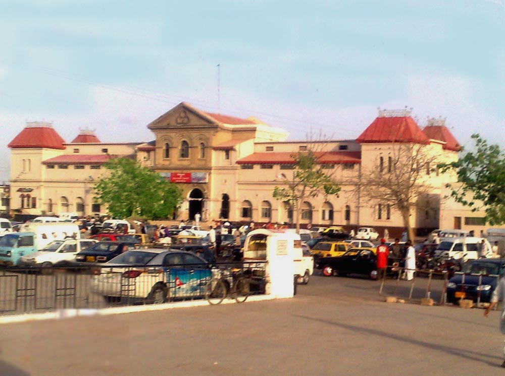 Karachi_Cantt_Train_Railway_Station.jpg