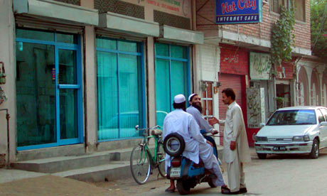 Internet-cafe-in-Peshawar-008.jpg