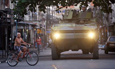 Soldiers-Mare-favela-Rio-011.jpg