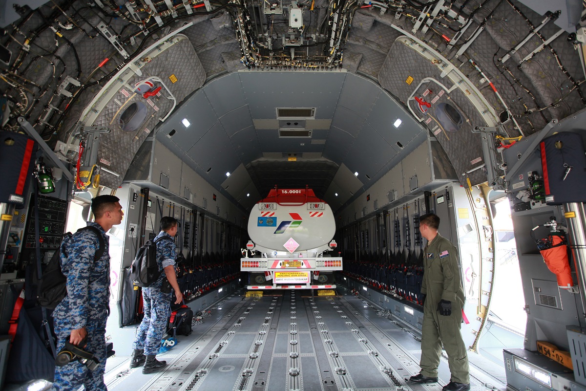 Loaded_Fuel_Truck_In_A400M.jpg