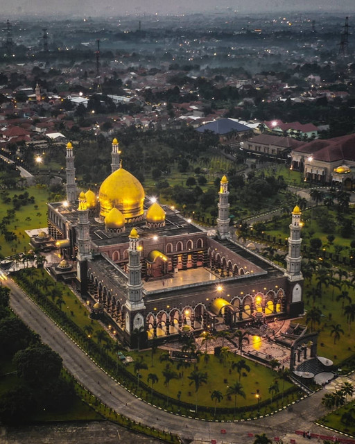 Gold-Mosque-Depok.jpg