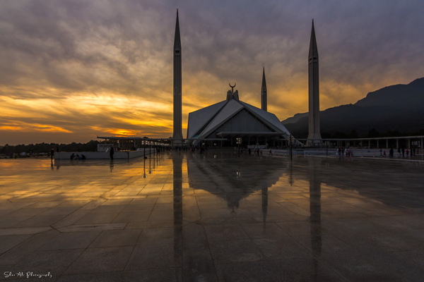 last-sunset-of-2015-at-shah-faisal-mosque.jpg