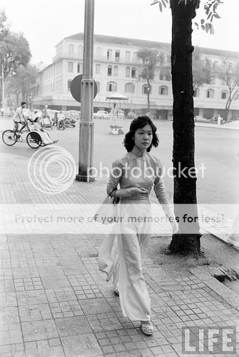 SaigonStreetFashionPre1975-3.jpg