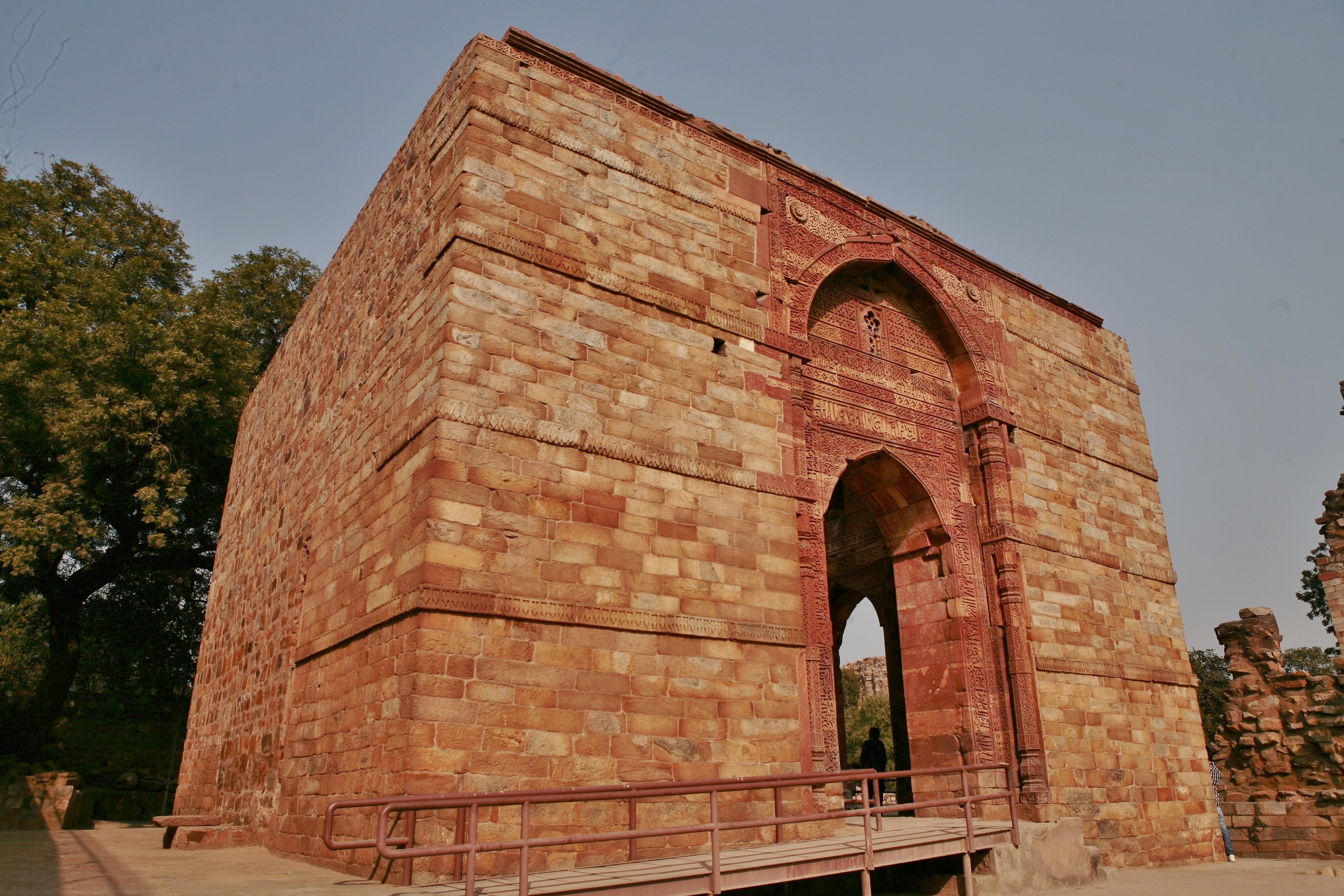 Iltutmish_Mausoleum.jpg