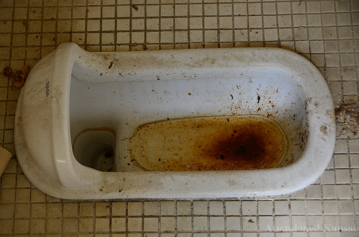 dirty-squat-toilet.jpg