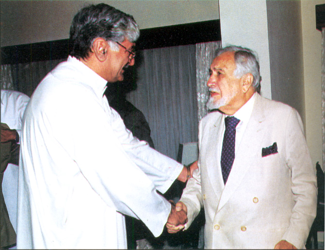 cowasjee-courtesy-sama-books-8-with-asfandyar-wali-khan.jpg