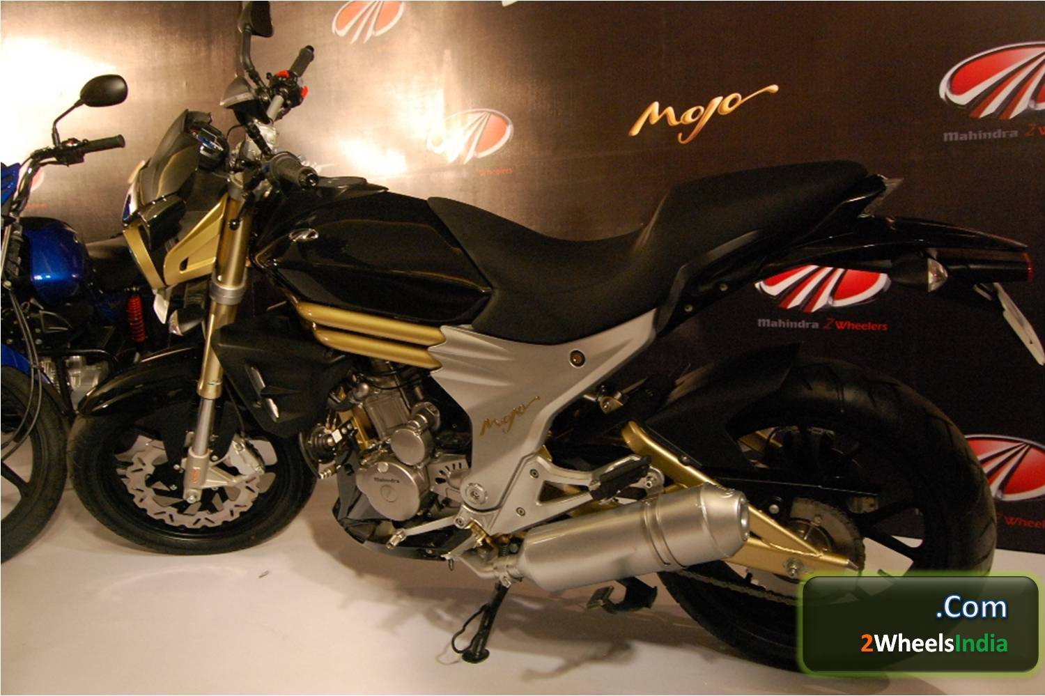 Mahindra+Mojo+02.jpg