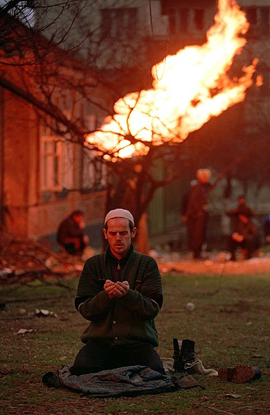 390px-Evstafiev-chechnya-prayer3.jpg