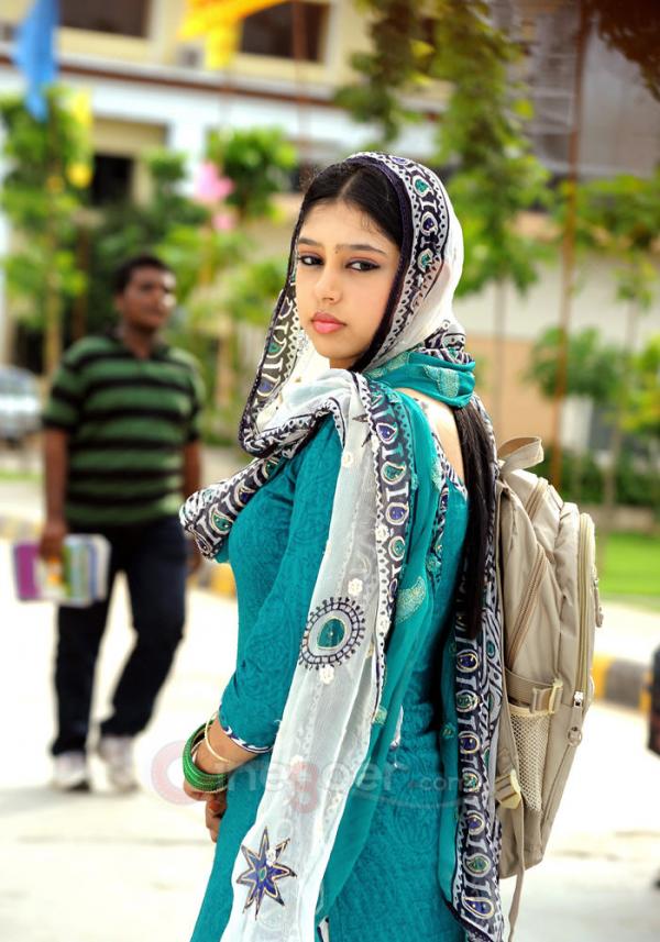 Niti_Taylor_20151030031003.jpeg