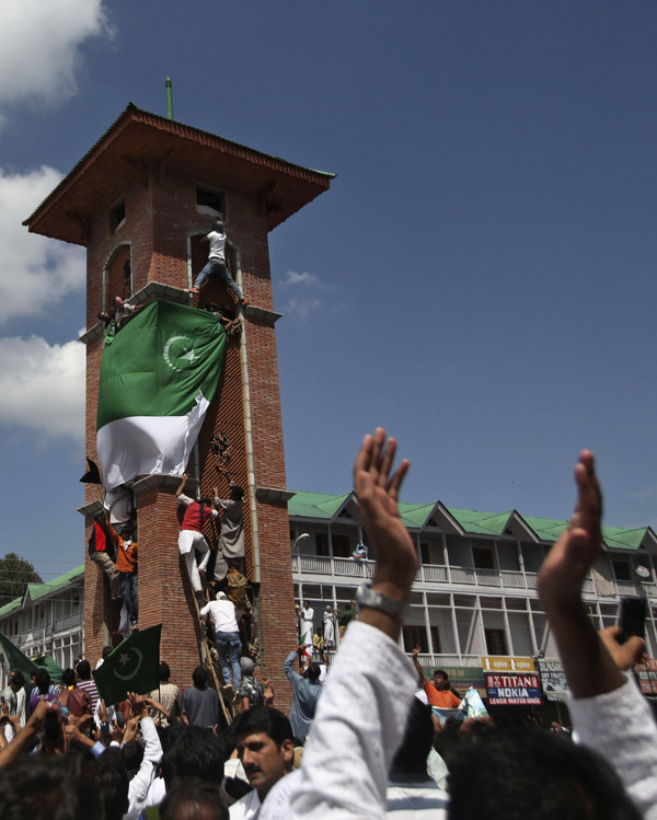 pak+flag+lal+chowk.jpg