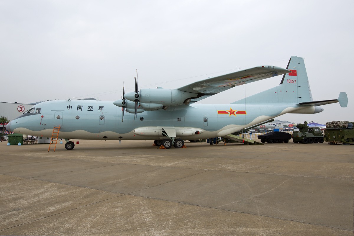 Shaanxi_Y-9_at_2014_Zhuhai_Air_Show.jpg