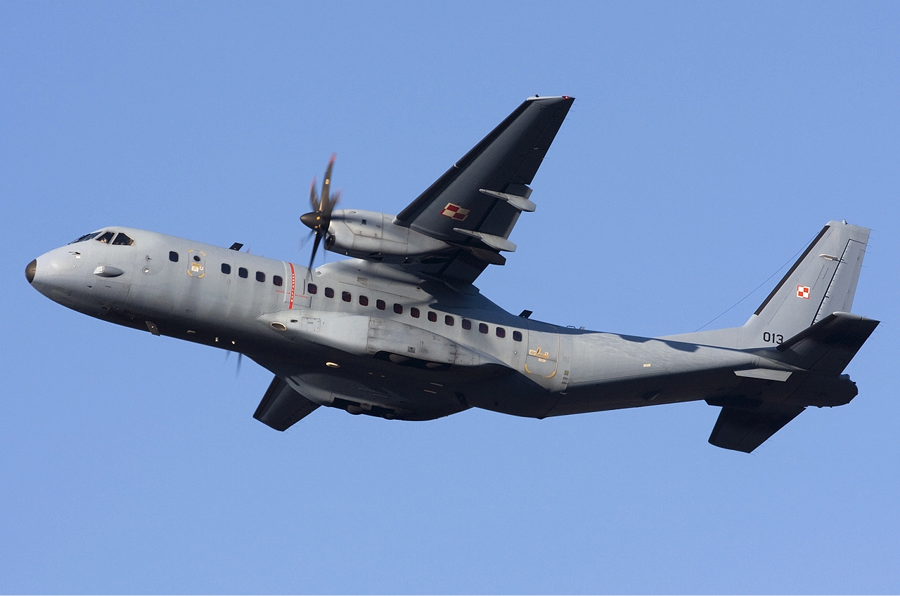 Polish_Air_Force_CASA_C-295M_Lofting.jpg