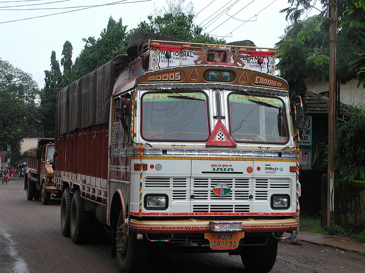 1280px-Tata_Truck_India.jpg