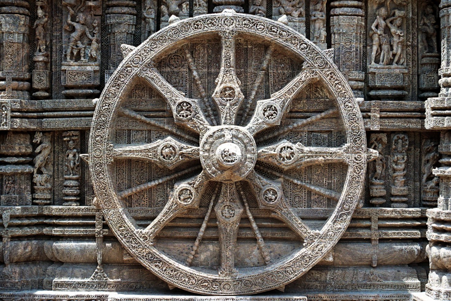 Sun_dial_-_Sun_Temple.jpg