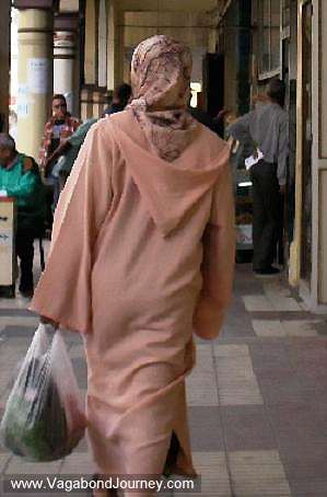 08-1021-moroccan-womens-clothes.JPG