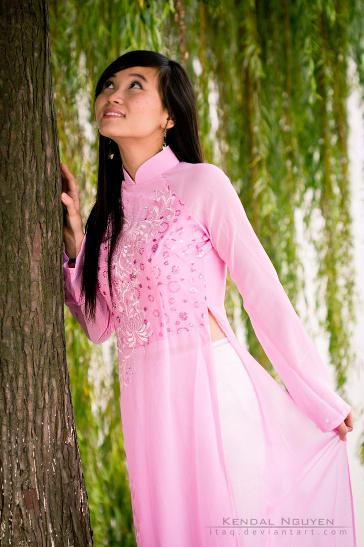 ao_dai_02_by_itaq-d4j2vfh.jpg