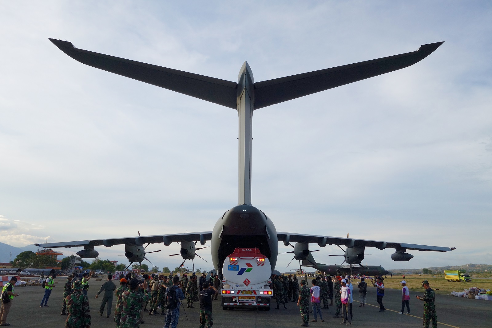 RMAF_Unloads_Fuel_Truck_in_Palu.jpg