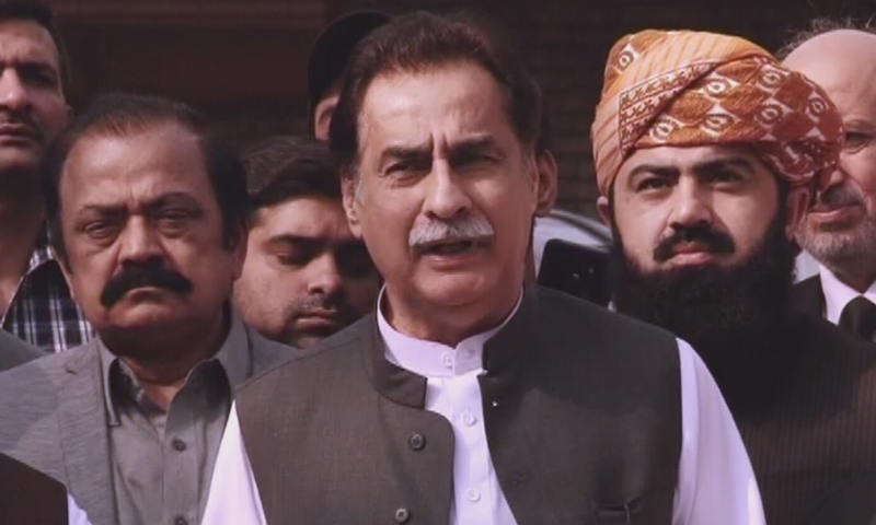 PML-N leader Ayaz Sadiq addresses the media in Lahore. — DawnNewsTV