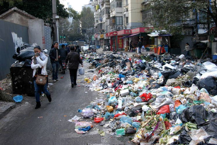 nanjing-littering-in-china.jpg