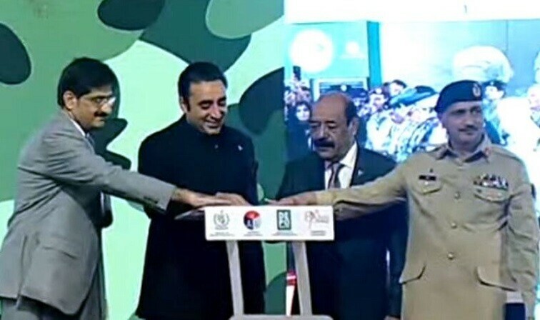 <p>Foreign Minister Bilawal Bhutto Zardari (second from left) inaugurates the IDEAS 2022 at the Expo Centre, Karachi on Tuesday. — Radio Pakistan</p>