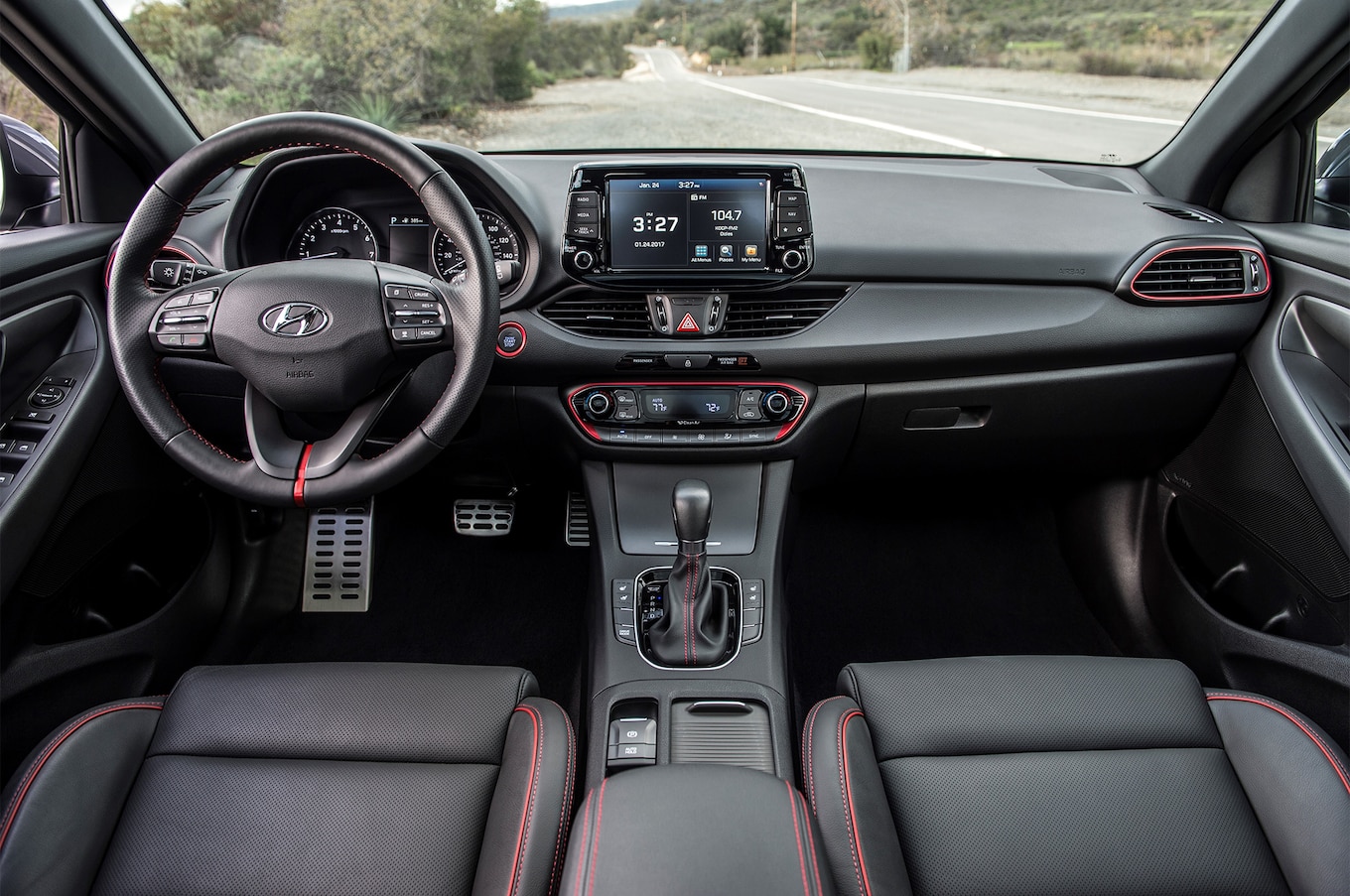 2018-Hyundai-Elantra-GT-cabin-01.jpg