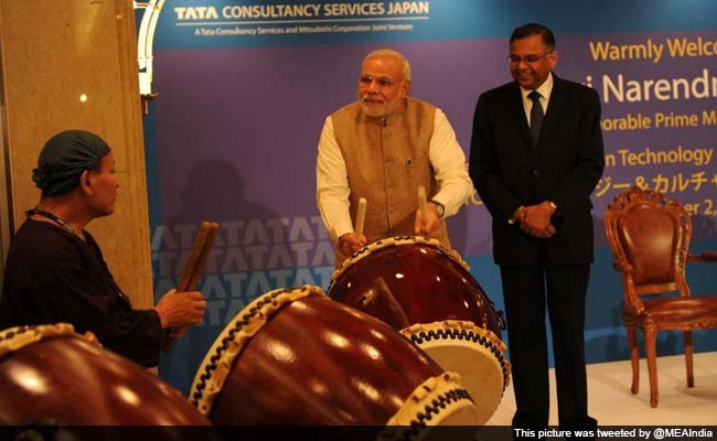 modi_drumming_650_1.jpg