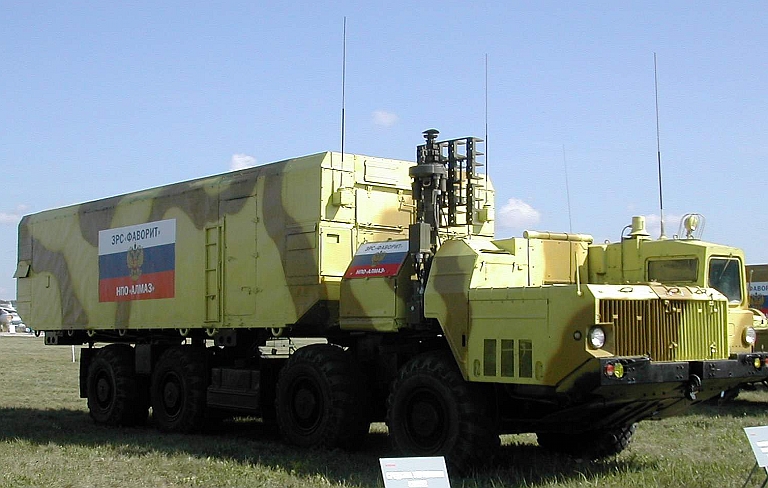 S-300PMU2-Favorit-54K6E2-CP-VPVO-Deployed-1S.jpg