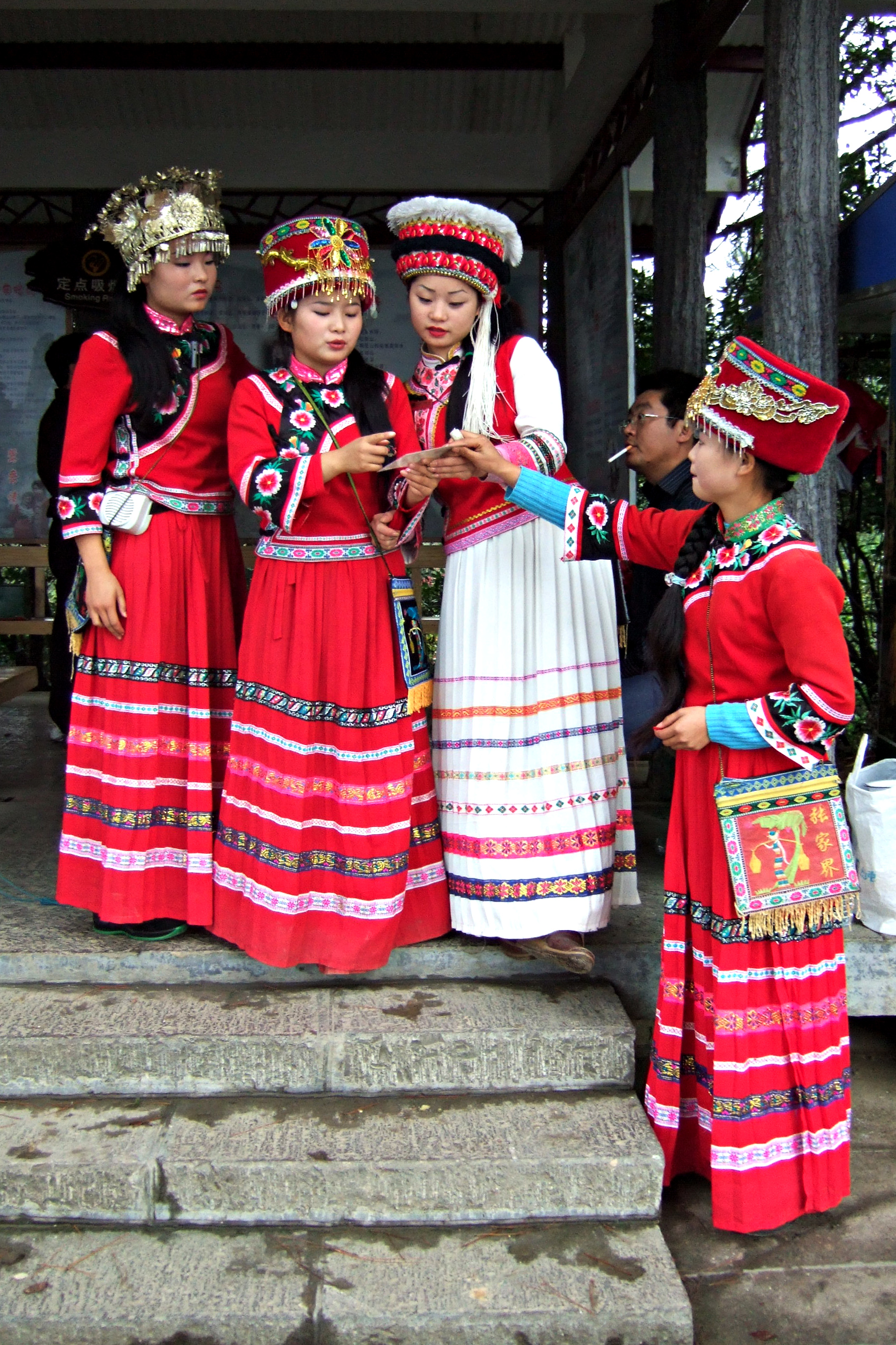 Tujia_women.jpg