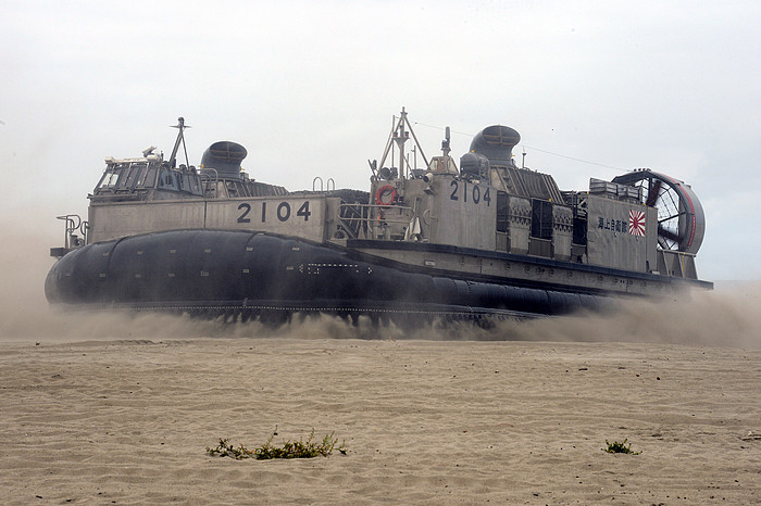 JaPAN-HOVERCRAFT-LANDING-2.jpeg