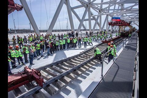 24399_tn_eu-crimea-bridge-tracklaying1.jpg