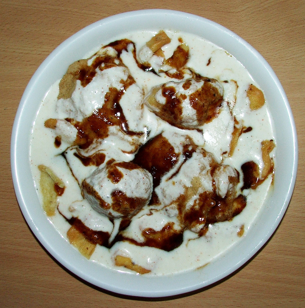 Bhalla_Papri_Chaat_with_saunth_chutney.jpg