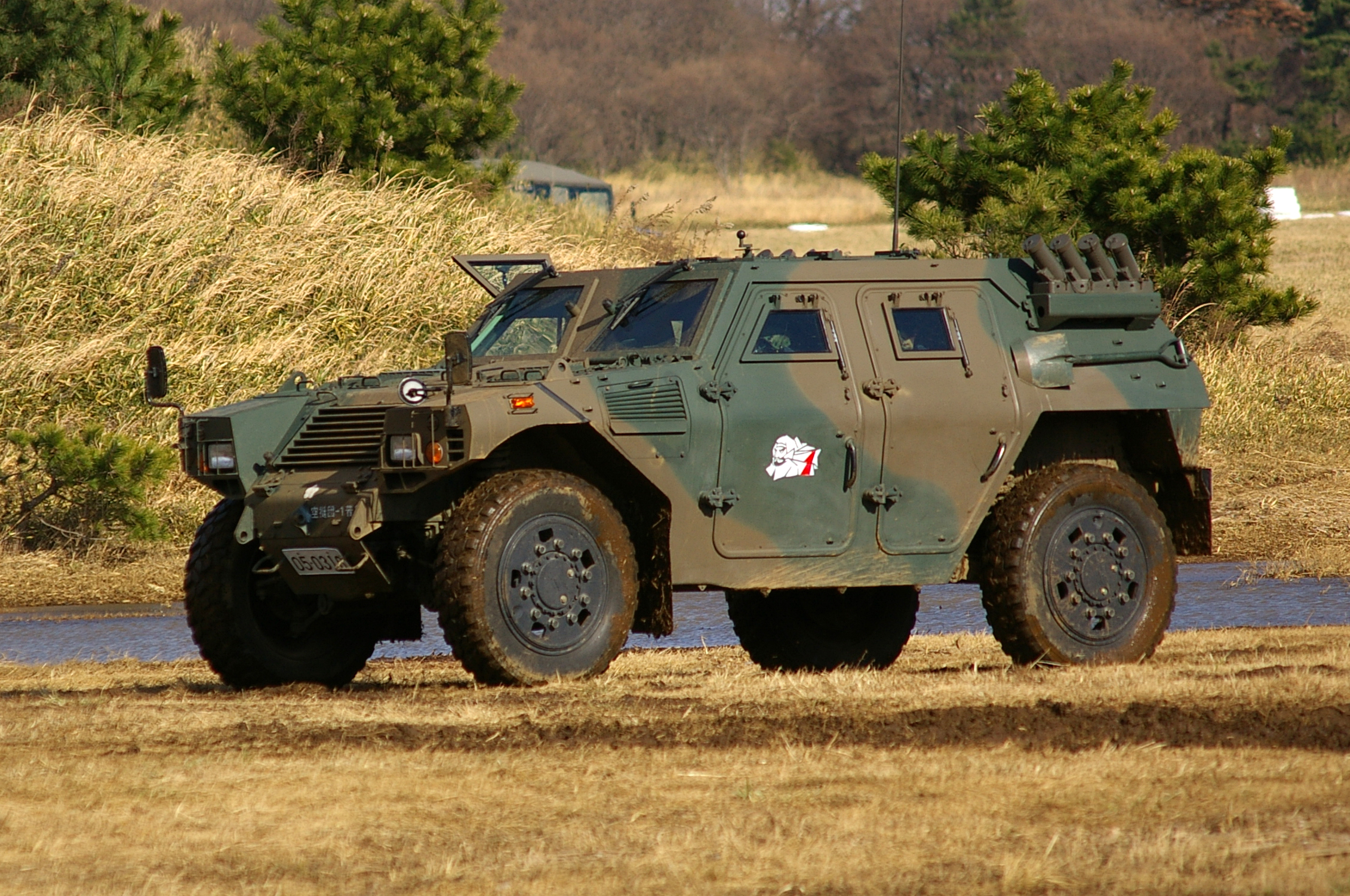 JGSDF_Light_Armored_vehicle_20070107-02.JPG