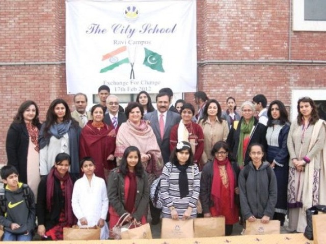 11800-TheIndiandelegationbeingwarmlyreceivedatCitySchoolLahoreChintanModi-1338964618-548-640x480.jpg