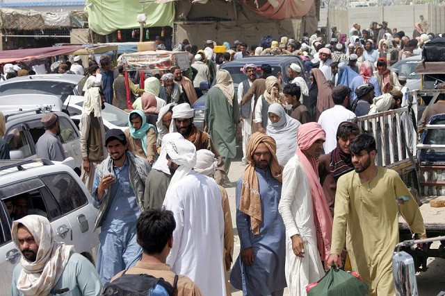 people arriving from afghanistan gather at the friendship gate crossing point in the pakistan afghanistan border town of chaman august 27 2021 photo reuters