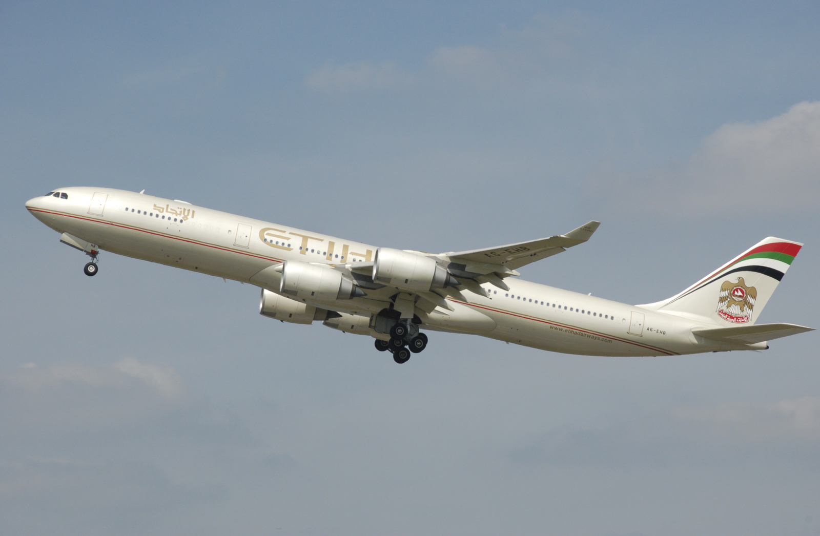 Etihad_a340-500_a6-ehb_arp.jpg