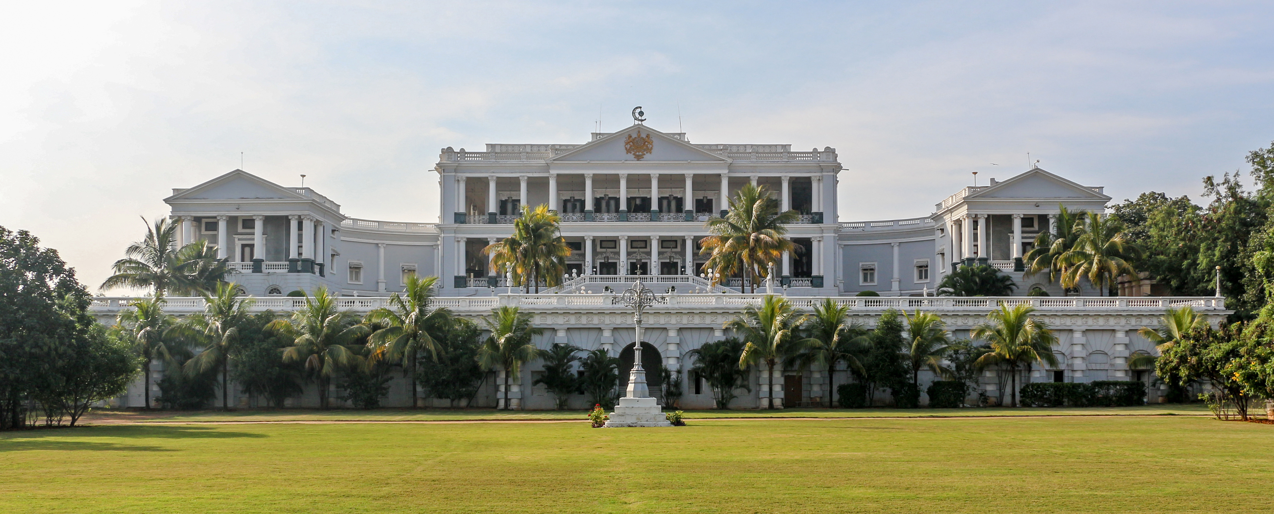 Falaknuma_Palace_01.jpg