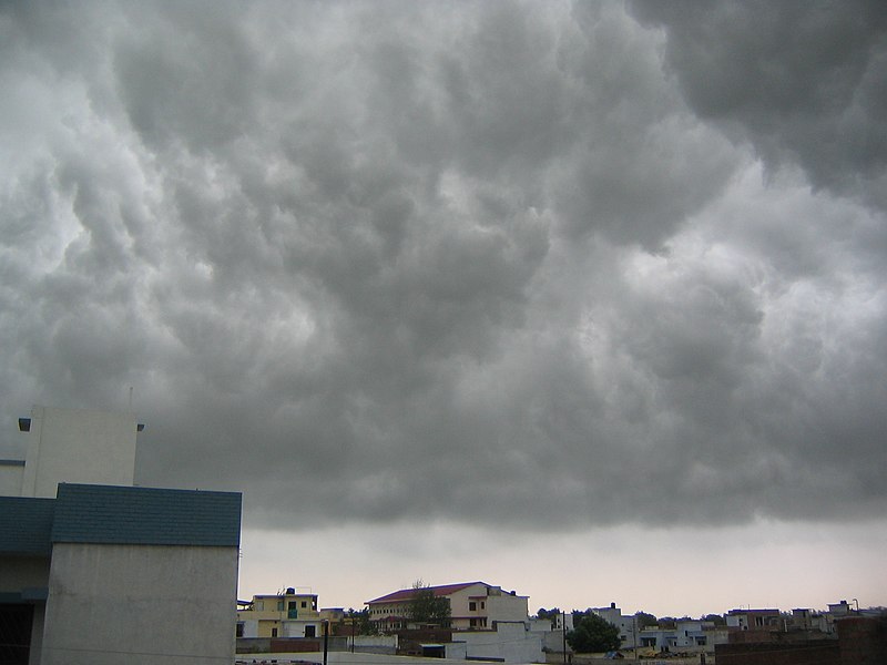 800px-Monsoon_clouds_Lucknow.JPG