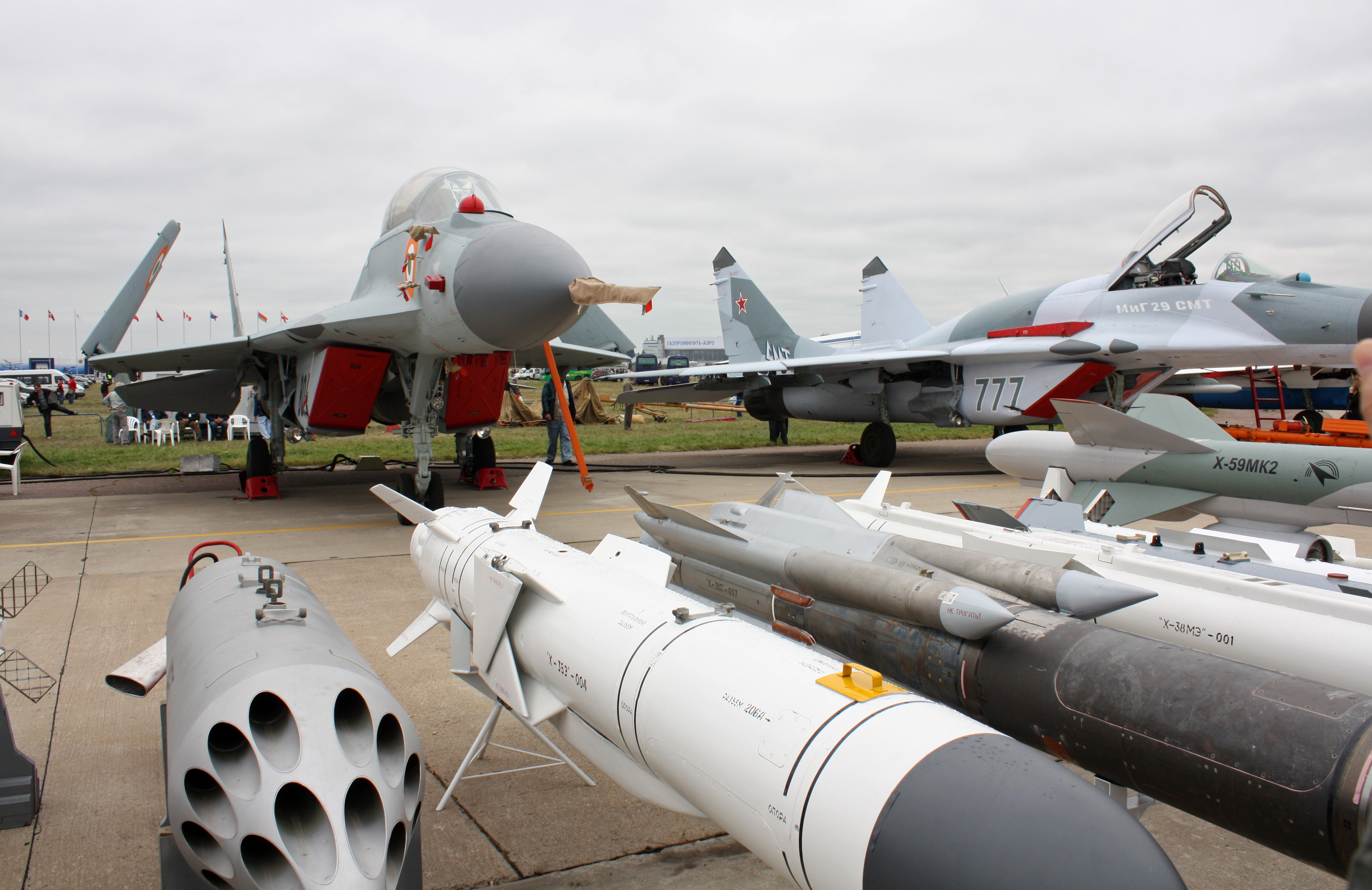 MiG-29K_on_the_MAKS-2009_(02).jpg