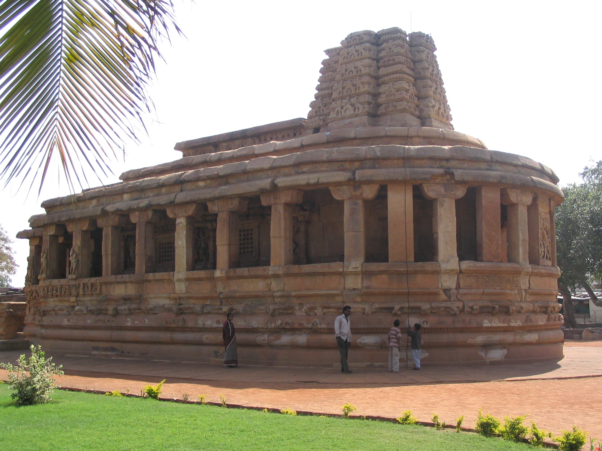 Durga_Temple_%28Aihole%2C_Karnataka%2C_India%29.JPG