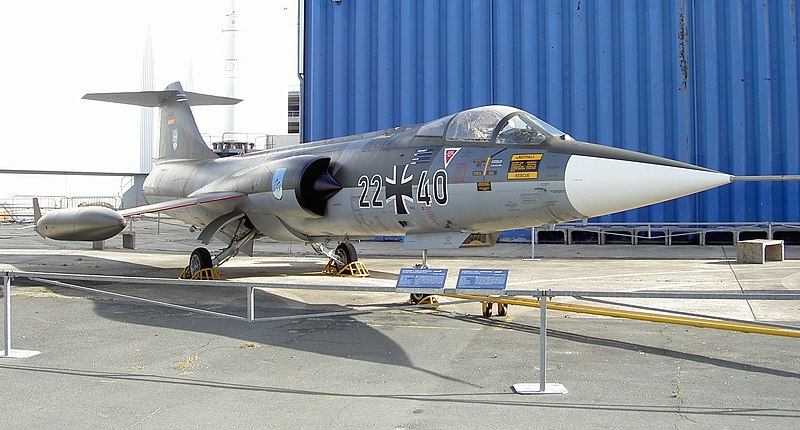 800px-F_104_Starfighter.JPG