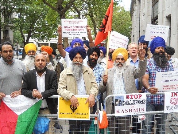 Sikhs-and-Kashmiris-protest-on-15-August-in-London.jpg