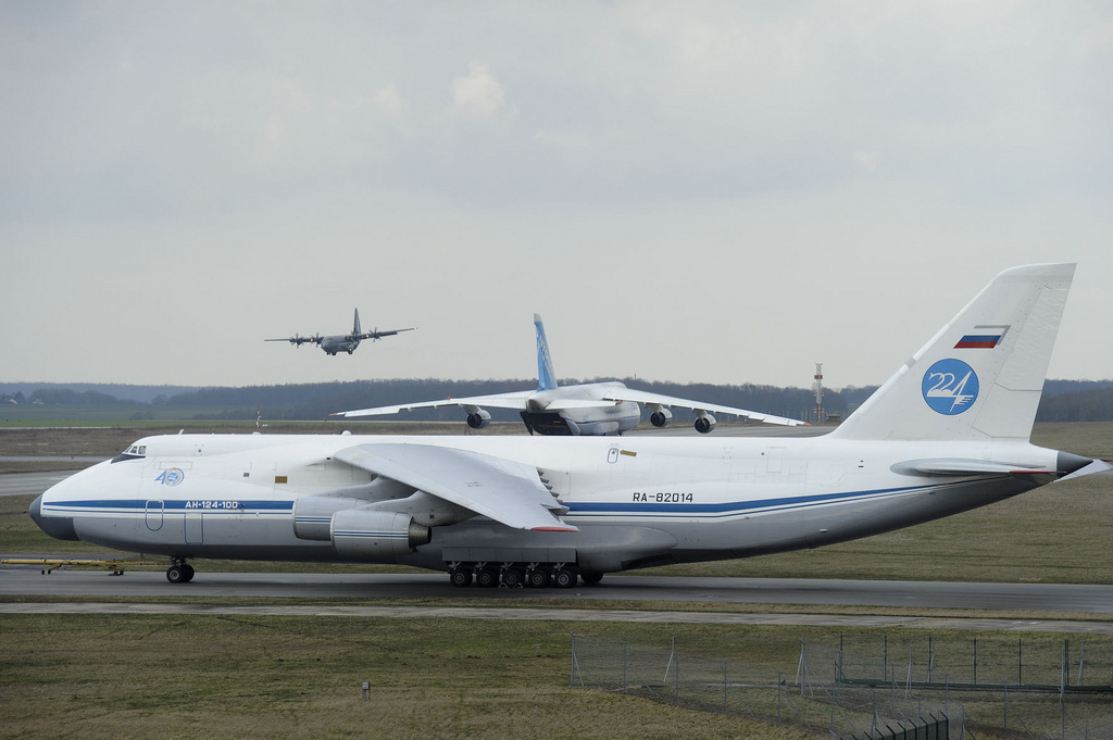 AN-124+RA-82014+EN+FRANCIA.jpg