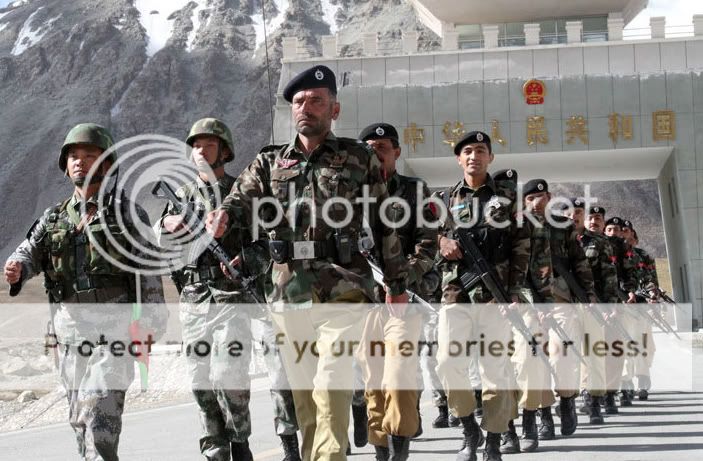 ChinesePakistanandChinajointborderpatrolChinaborderguardsequipty.jpg