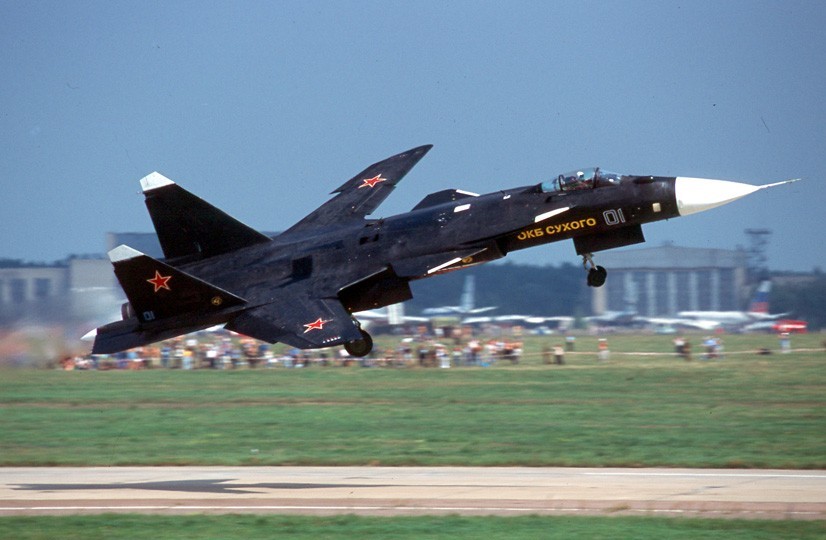 Sukhoi_Su-47_Berkut_%28S-37%29_in_2001.jpg